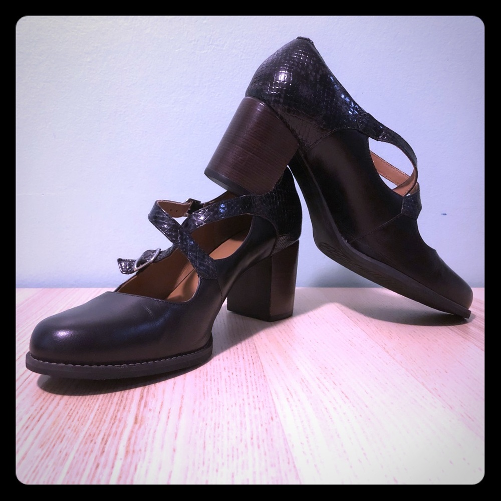 CLARKS Black Leather Mary Jane Pumps